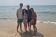 José Luís Carneiro com a mulher e os filhos
