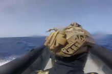 421 kg de cocaína atirados ao mar de lancha em fuga à Marinha