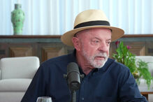 Lula da Silva com chapéu de palha em entrevista