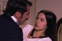 Malvina vê Leôncio a tentar beijar Isaura à força