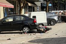 Motociclista gravemente ferido após colidir com carro em Braga