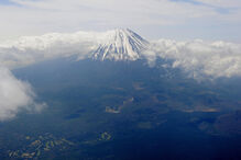 Pai deixa filho de sete anos sozinho no Monte Fuji para continuar caminhada 