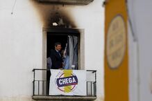 André Ventura visitou sede do Chega em Évora que ardeu