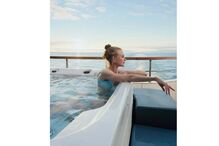 Nicole Kidman relaxa num jacuzzi na Islândia