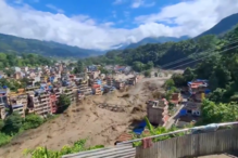 Sobe para 472 o número de mortos em enxurrada no Nepal. Mais de 1400 pessoas estão desaparecidas
