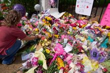 Um funeral de flores e mensagens de amor para Dolly Parton