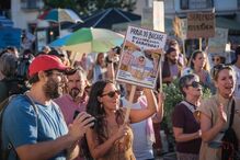 Protesto contra tentativa de privatização de praias da Arrábida reúne 