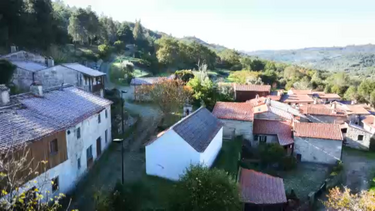 As aldeias 'fantasma' de Portugal: negócios milionários à venda e o abandono do interior