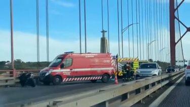 Motociclista morre em colisão com camião na Ponte 25 de Abril