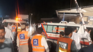 Atentado suicida faz pelo menos 14 mortos durante protesto contra militantes no Paquistão