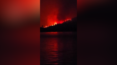 Incêndios obrigam à retirada de 60 mil pessoas nos EUA