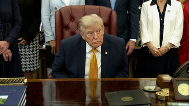 “Precisam de acabar com a imigração ilegal na Europa”: Trump critica políticas migratórias e energéticas