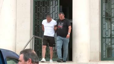 Agride e ameaça a mãe do filho à porta da PSP de Leiria