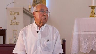 'Padre dos pobres' constrói aldeia para idosos