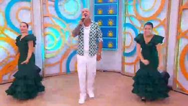 Luís Rouxinol canta singles autorais no palco do 'Olá, Bom Dia!'