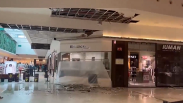 Tecto desaba no centro comercial Oeiras Parque