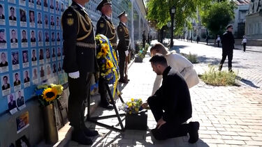 Zelensky homenageia soldados mortos em combate no Dia da Independência da Ucrânia