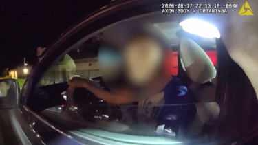 Polícia usa ‘bodycam’ para comunicar em mandarim com condutor durante operação de trânsito nos EUA  
