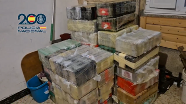 Polícia espanhola apreende mais de 1,4 toneladas de cocaína escondida em casas na Galiza