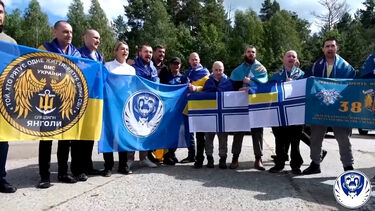 Ucrânia recebe 10 soldados no mais recente acordo de troca de prisioneiros com a Rússia