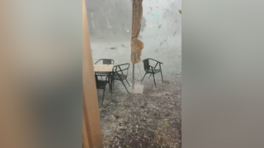 Tempestade com chuva intensa e granizo deixa ruas de Tarragona inundadas e várias árvores caídas 