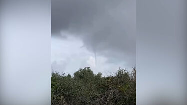 Imagens mostram nuvem funil em Sintra
