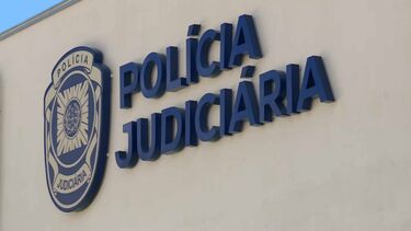 Dois turistas assaltados e ameaçados com arma de fogo em Albufeira