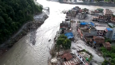 Imagens aéreas mostram lama e destroços que cobrem aldeias após enxurrada no Nepal