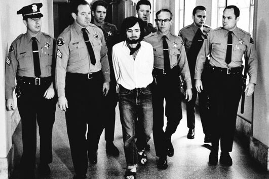 Mais de cinco décadas após os homicídios que chocaram os Estados Unidos, Manson continua a suscitar fascínio e perplexidade