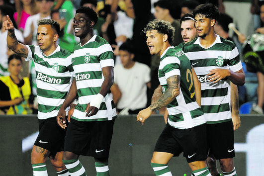 Zalazar e Doumbia (os dois primeiros à esquerda) são reforços que detêm estado em destaque na pré-temporada