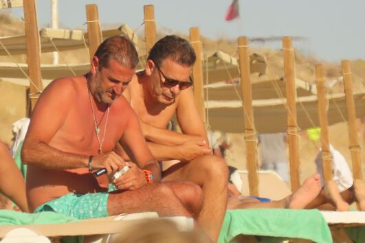 Luís Montenegro e Hugo Soares na praia