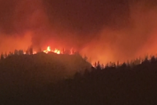 Colúmbia Britânica declara emergência devido a mais de 100 incêndios. Mais de 20 mil pessoas retiradas 