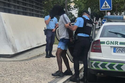 Condutor que atropelou 16 pessoas na rua da Oura já está no Tribunal de Albufeira
