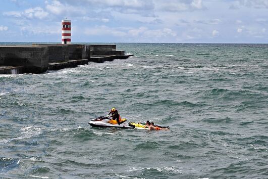 Homem resgatado do mar no Porto 
