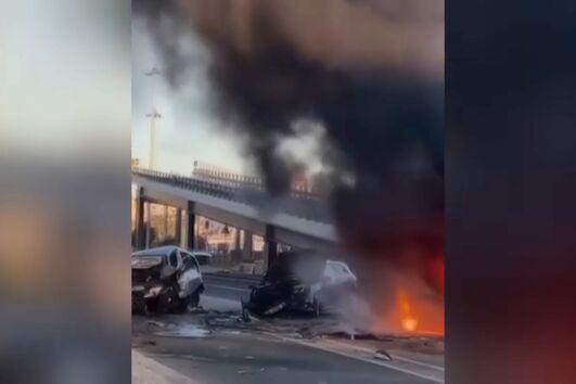 Carro despista-se a fugir da polícia e incendeia-se junto à Torre de Belém
