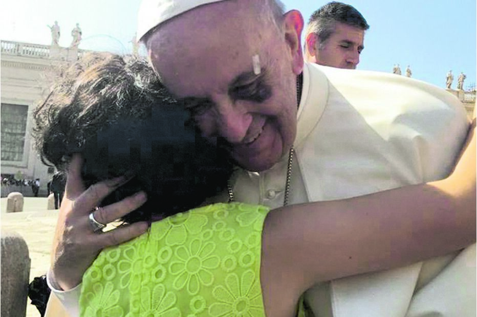 'O Papa Francisco tirou-me o tumor': Deram-lhe meses de vida, mas Ana continua a desafiar a medicina 