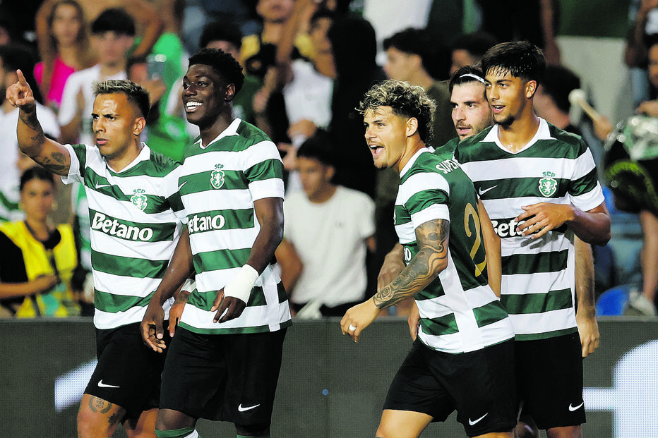 Zalazar e Doumbia (os dois primeiros à esquerda) são reforços que detêm estado em destaque na pré-temporada