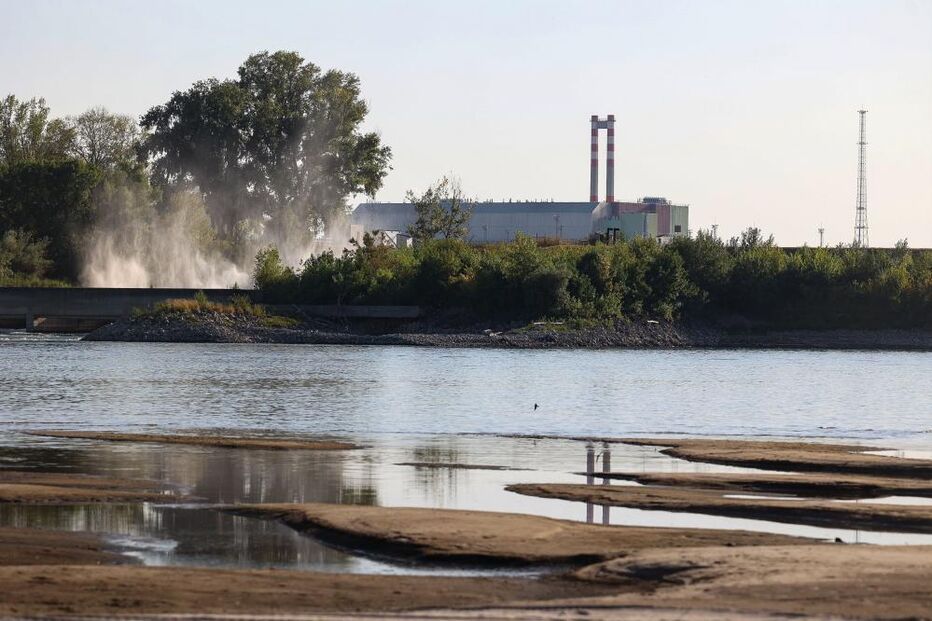 Hungria anuncia paragem sem precedentes de central nuclear devido a seca e calor