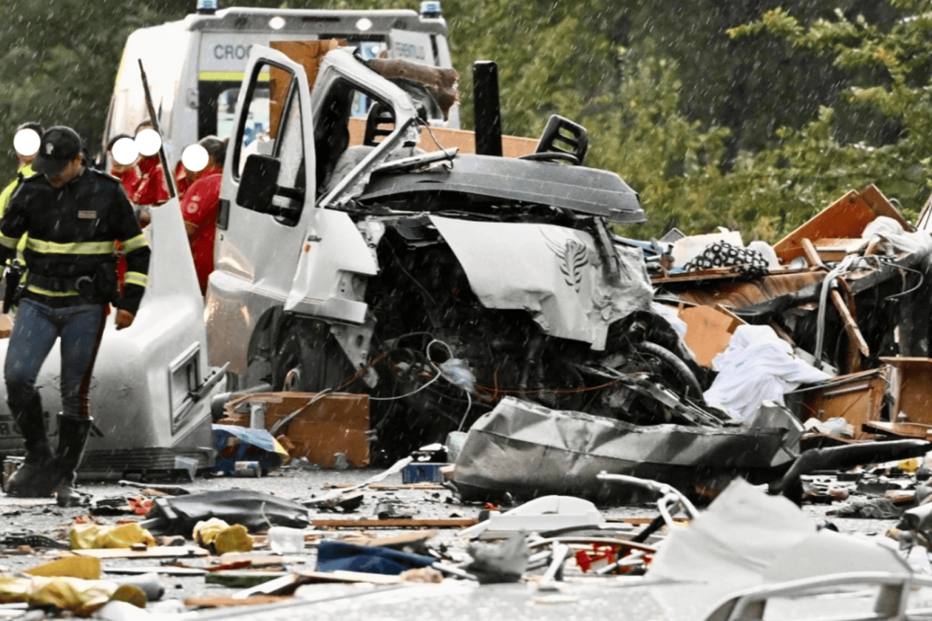 Colisão em Itália causa seis mortos e 26 feridos. Autocaravana invadiu contramão