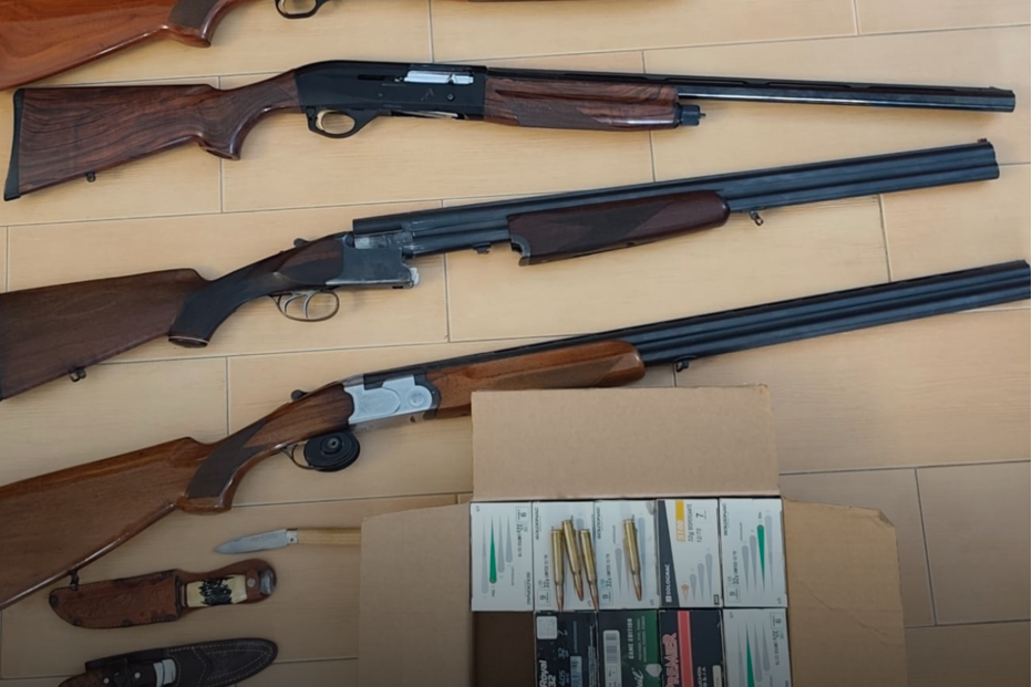 Armas de fogo, munições e facas apreendidas pela Polícia