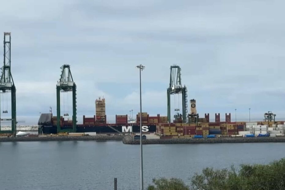 Denúncia anónima leva PJ a fazer buscas em porta-contentores no porto de Sines