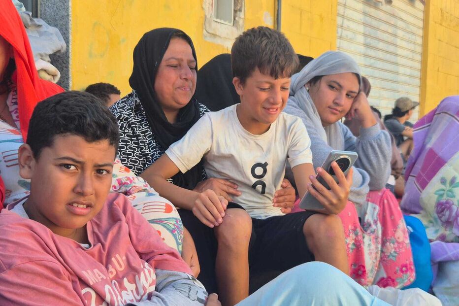 Mais de 800 menores desacompanhados que chegaram a Ceuta, na semana passada, deverão ficar em Espanha