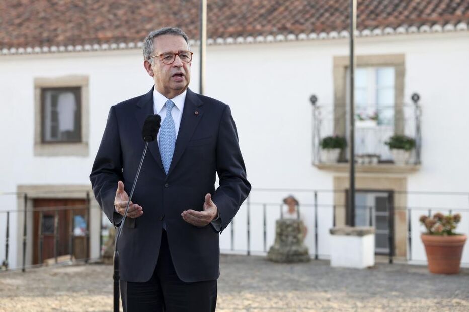 O Presidente da República, António José Seguro, fala aos jornalistas
