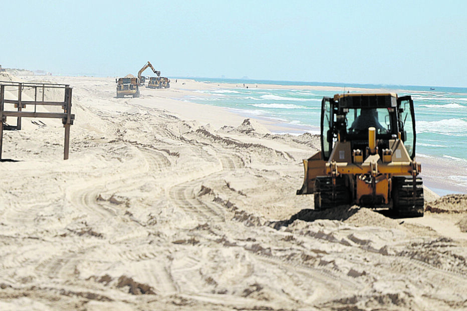 Trabalhos na praia da Fuseta (Olhão) em junho último