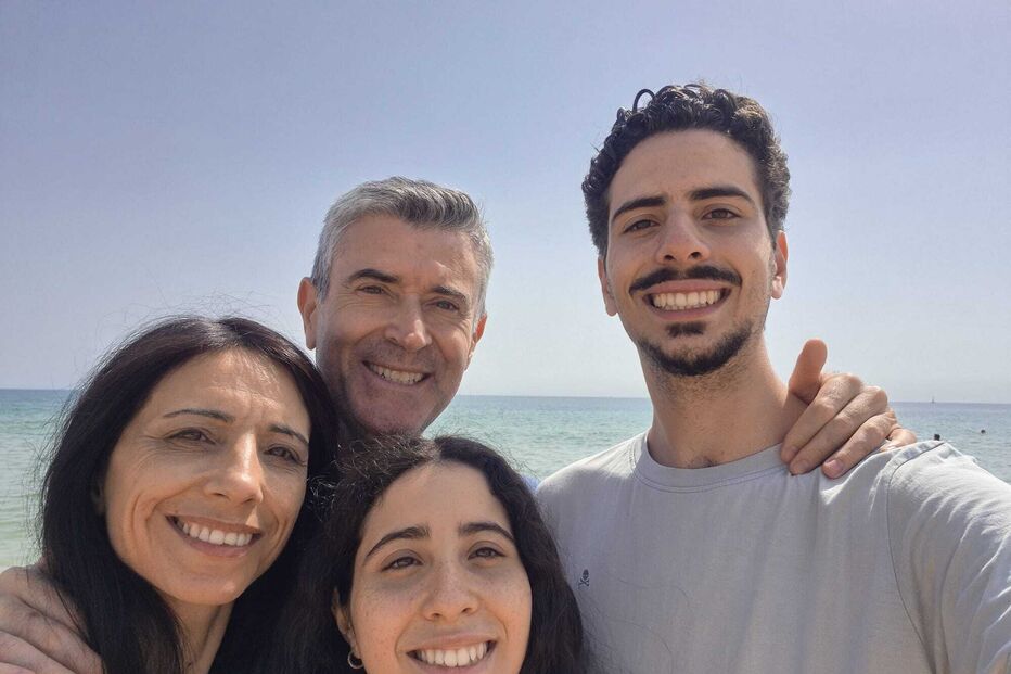 José Luís Carneiro com a mulher e os filhos
