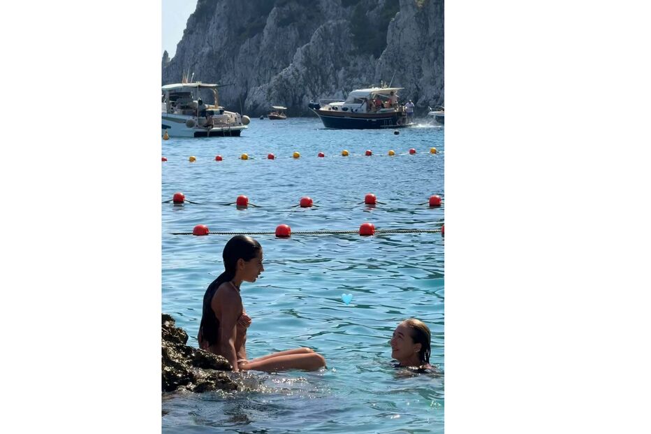 Matilde Mourinho e a mãe Matilde Faria de férias em Capri, Itália