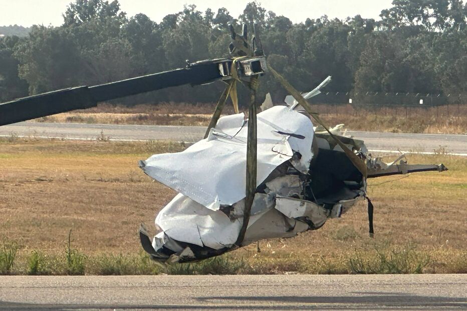 Destroços após queda de avioneta no Aeródromo de Portimão