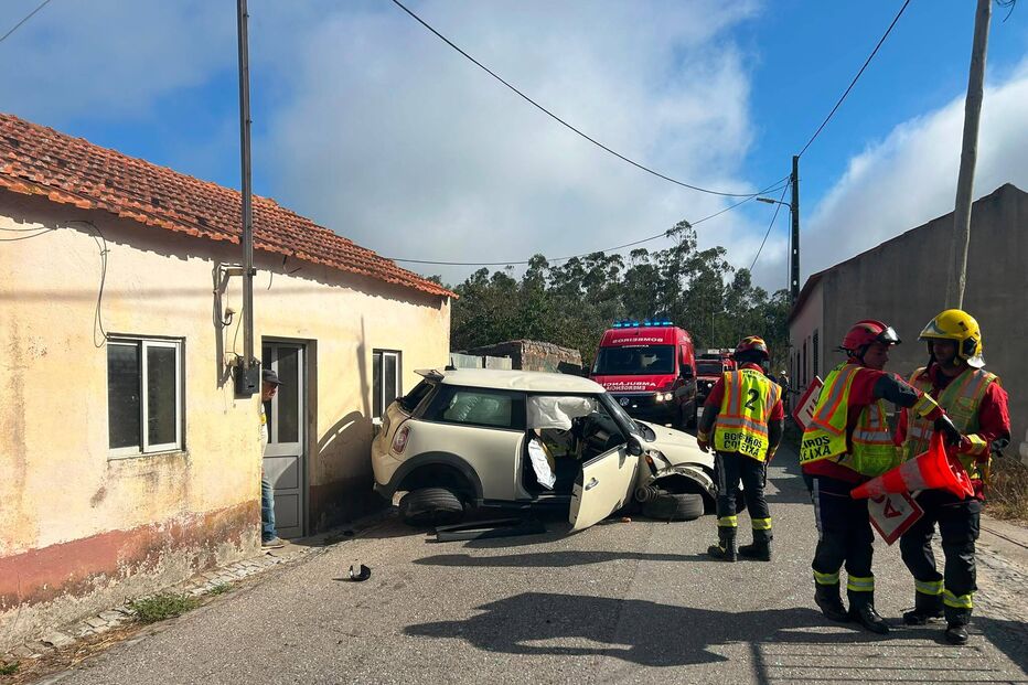 Um ferido em colisão entre dois carros em Condeixa-a-Nova