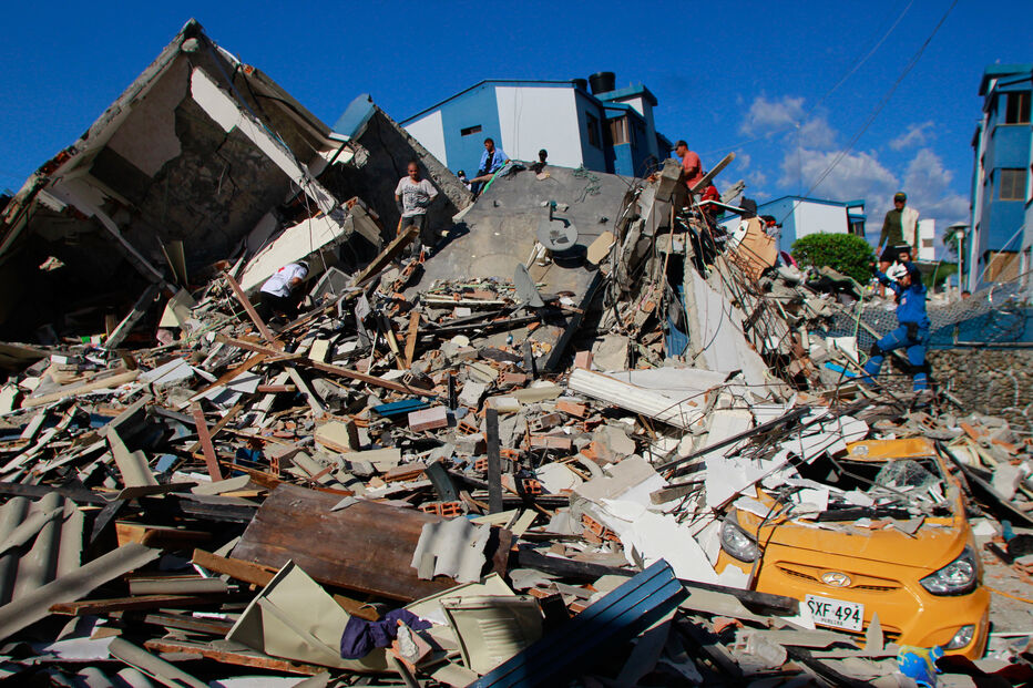 Destruição após sismo que abalou a Colômbia 