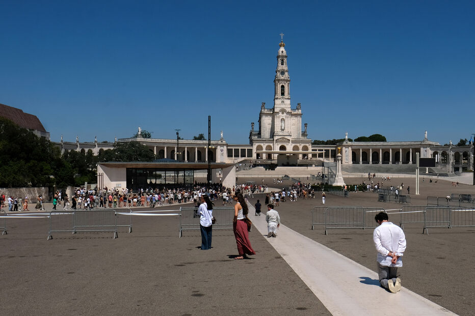 Peregrinos no Santuário de Fátima para a peregrinação internacional